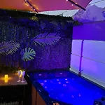Evasion A Deux, Domaine Prestigieux, Jacuzzi Et Parking Prives, Piscine