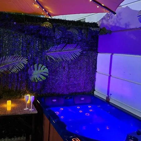évasion à Deux, Domaine Prestigieux, Jacuzzi Et Parking Privés, Piscine